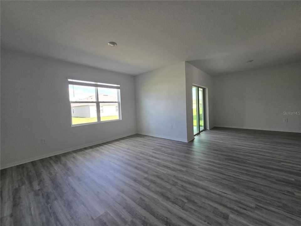 For Rent: $2,200 (4 beds, 2 baths, 1828 Square Feet)