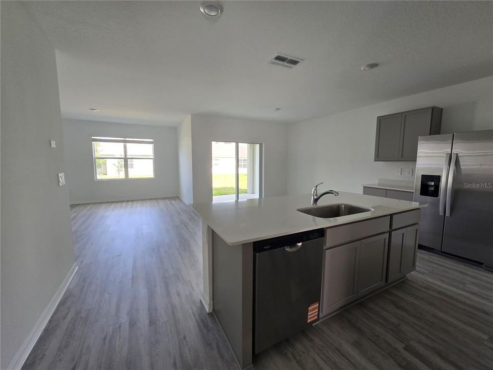 For Rent: $2,200 (4 beds, 2 baths, 1828 Square Feet)