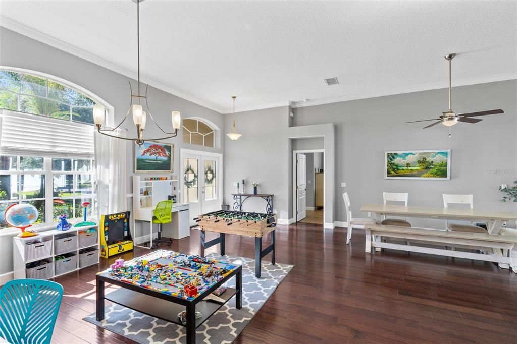 For Sale: $739,900 (4 beds, 3 baths, 2433 Square Feet)