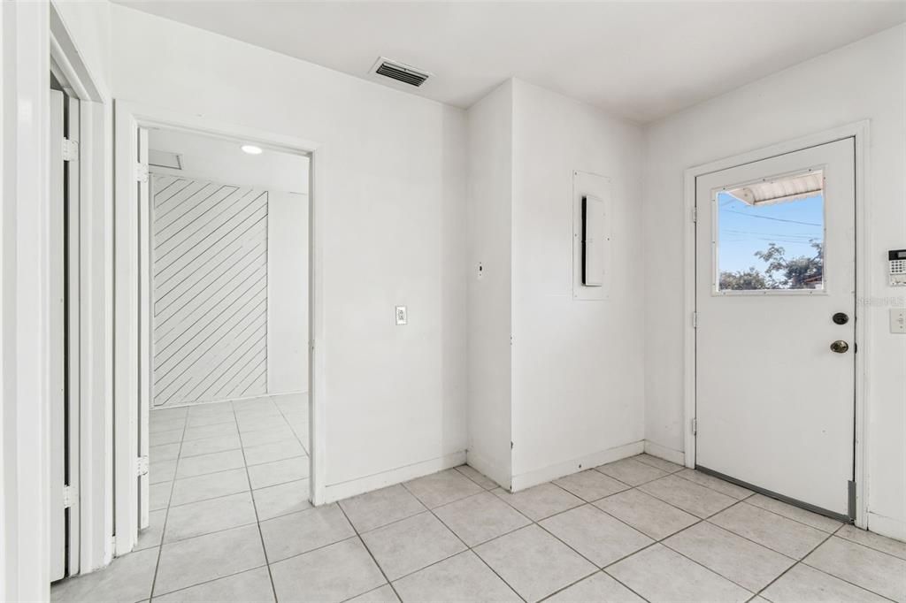 For Rent: $3,000 (5 beds, 3 baths, 2464 Square Feet)