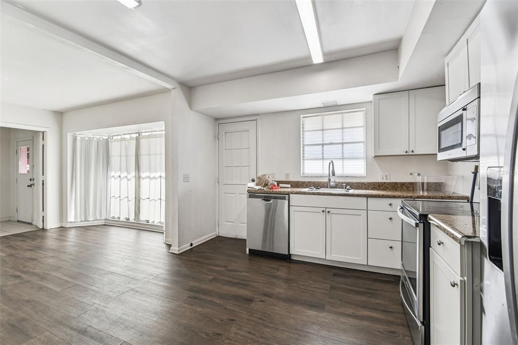 For Rent: $3,000 (5 beds, 3 baths, 2464 Square Feet)