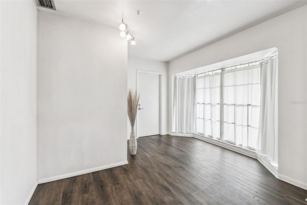 For Rent: $3,000 (5 beds, 3 baths, 2464 Square Feet)