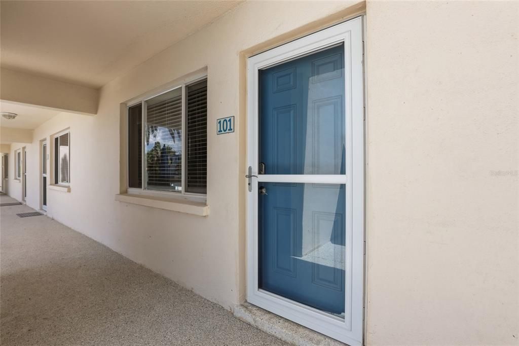 Под контрактом: $485,999 (1 спален, 1 ванн, 513 Квадратных фут)
