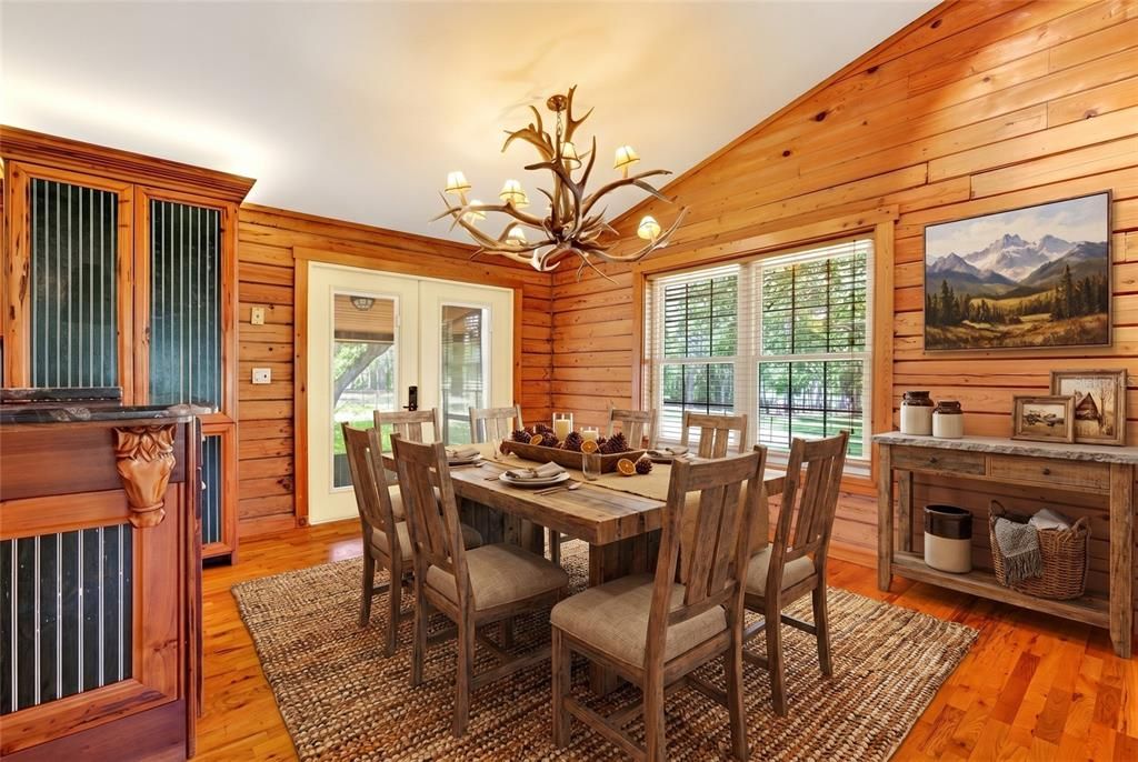 For Sale: $699,900 (3 beds, 2 baths, 2832 Square Feet)