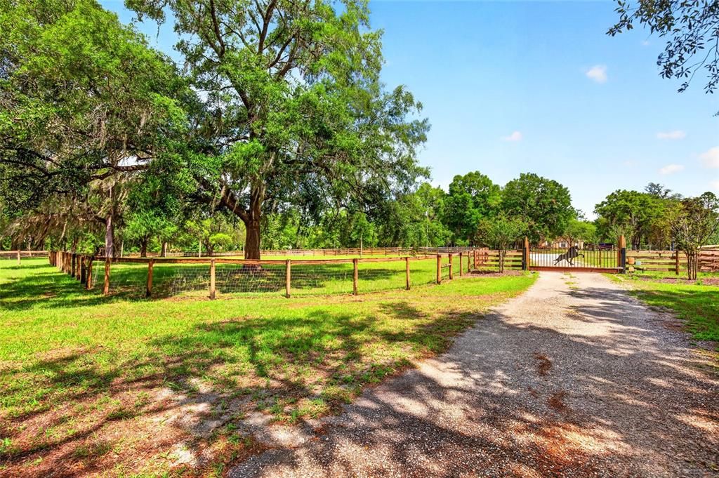 For Sale: $699,900 (3 beds, 2 baths, 2832 Square Feet)