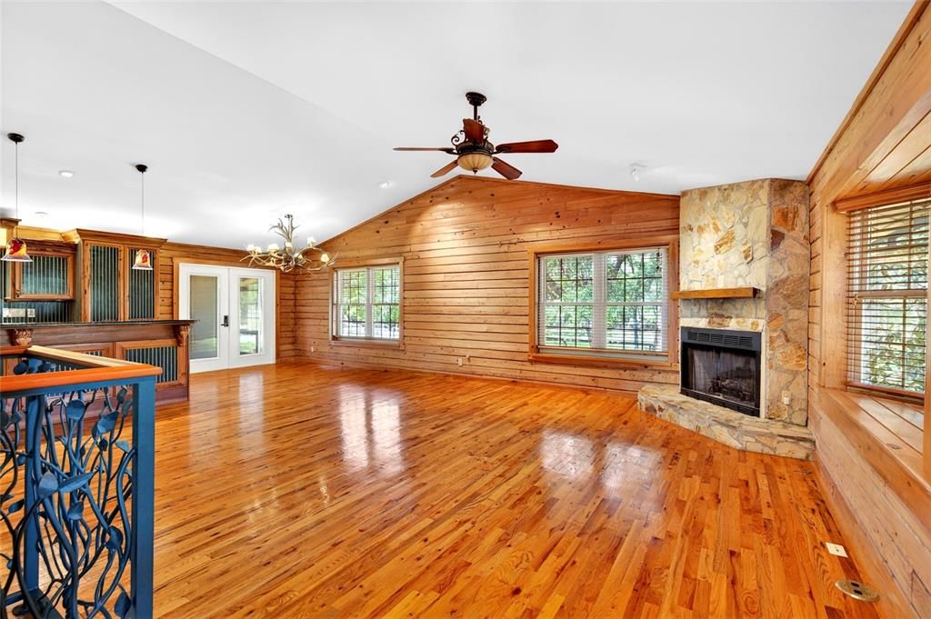 For Sale: $699,900 (3 beds, 2 baths, 2832 Square Feet)