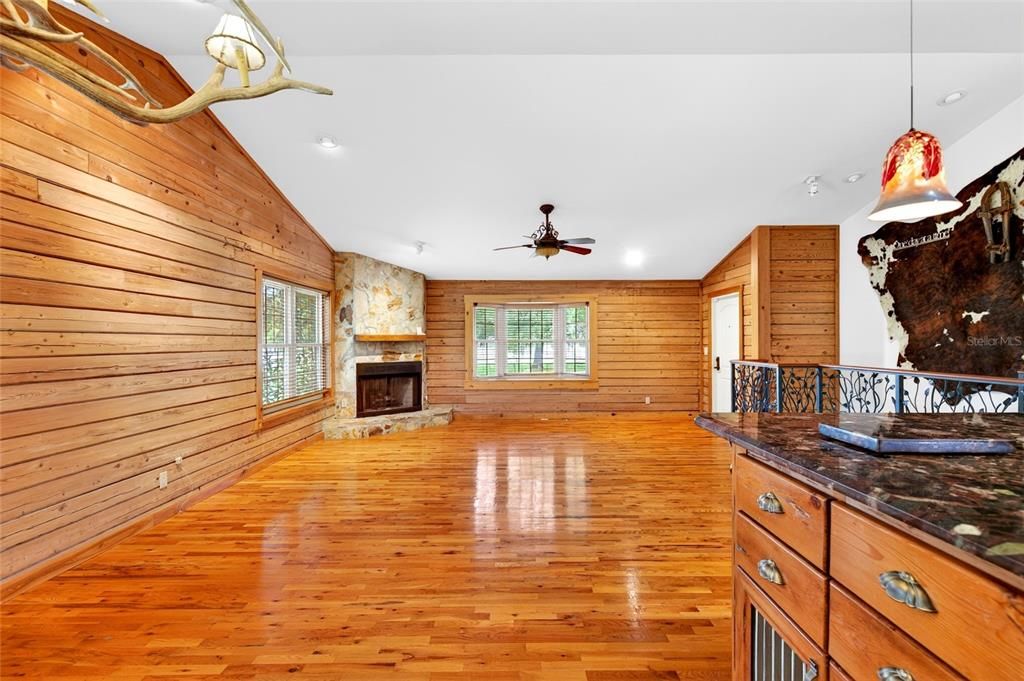 For Sale: $699,900 (3 beds, 2 baths, 2832 Square Feet)