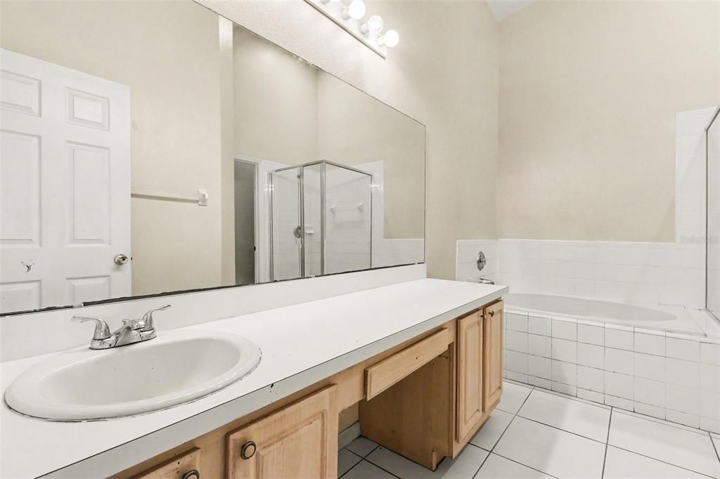 En Venta: $299,900 (4 camas, 2 baños, 1925 Pies cuadrados)