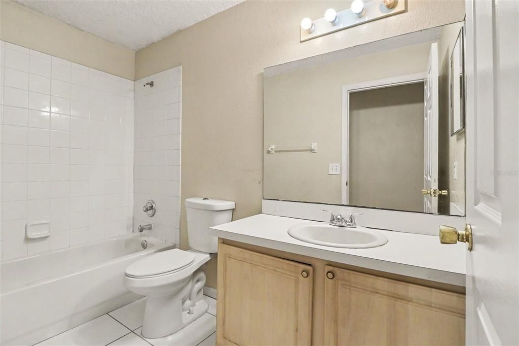 En Venta: $299,900 (4 camas, 2 baños, 1925 Pies cuadrados)