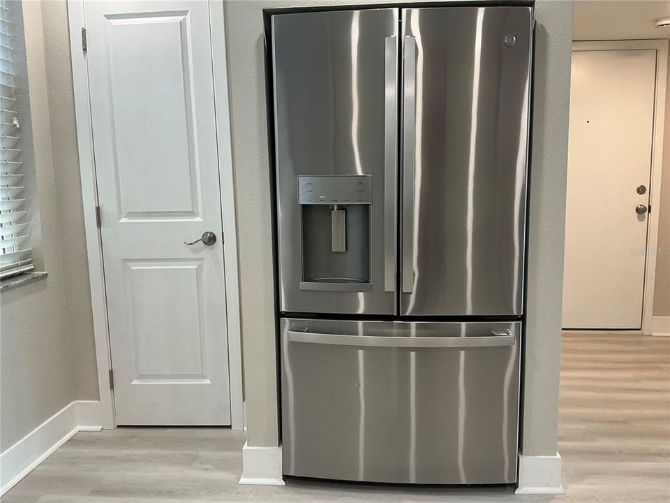 For Rent: $3,200 (2 beds, 2 baths, 1385 Square Feet)