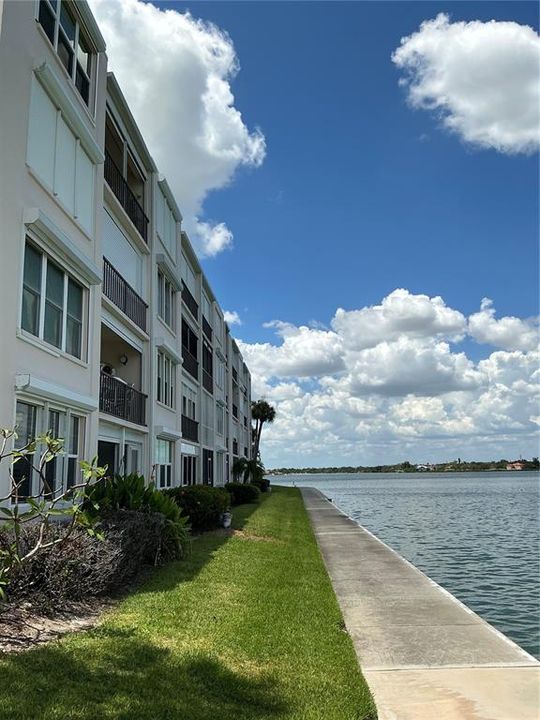 For Rent: $3,200 (2 beds, 2 baths, 1385 Square Feet)