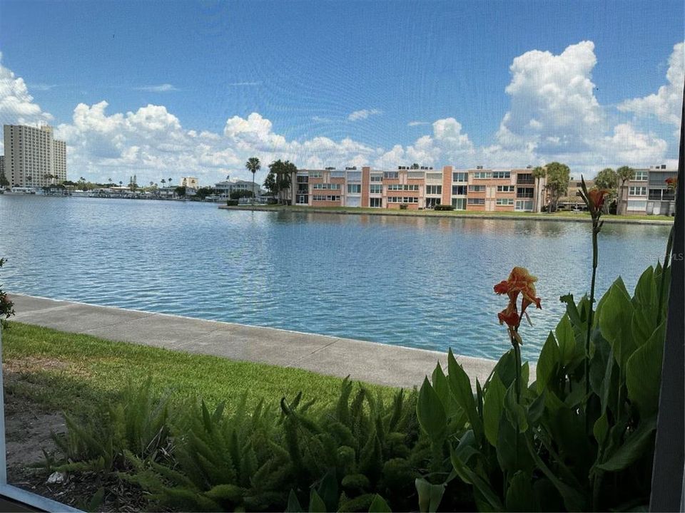 For Rent: $3,200 (2 beds, 2 baths, 1385 Square Feet)
