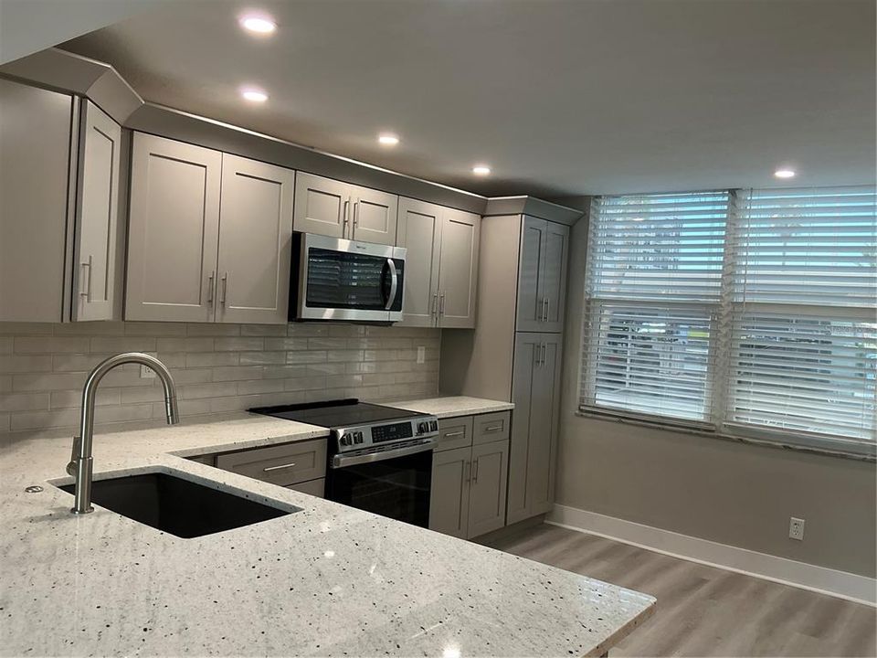 For Rent: $3,200 (2 beds, 2 baths, 1385 Square Feet)