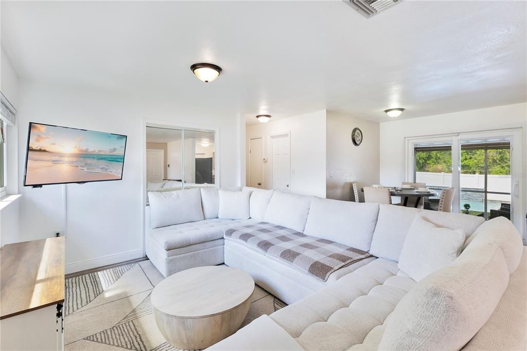 For Sale: $335,000 (3 beds, 2 baths, 1026 Square Feet)