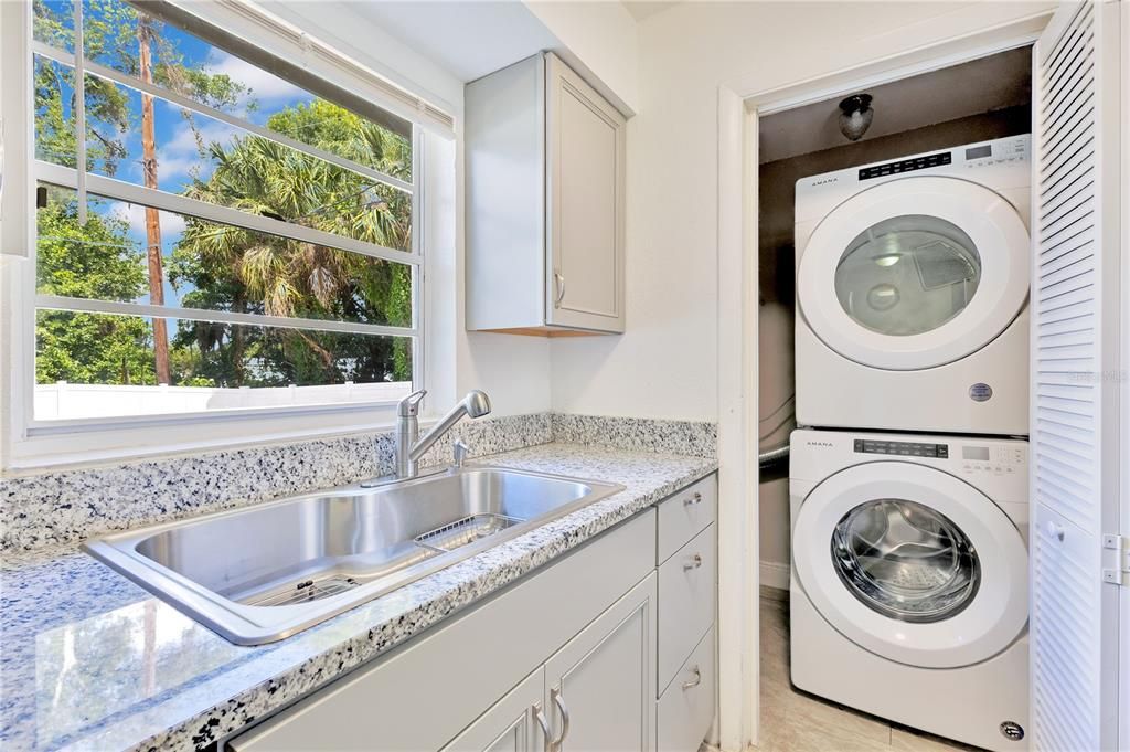 For Sale: $335,000 (3 beds, 2 baths, 1026 Square Feet)