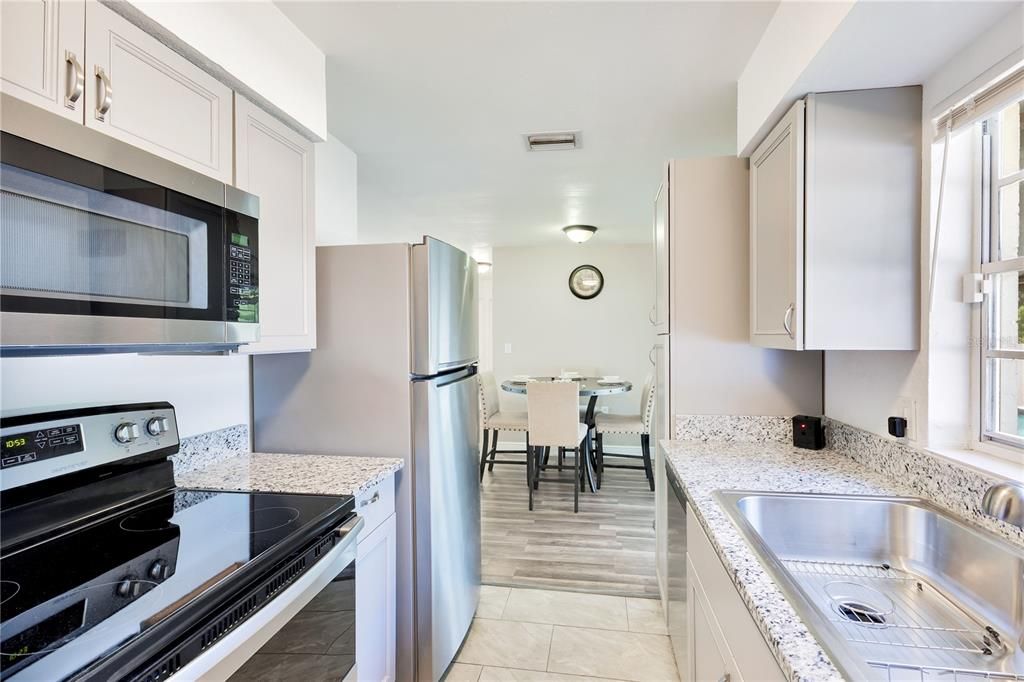 For Sale: $335,000 (3 beds, 2 baths, 1026 Square Feet)
