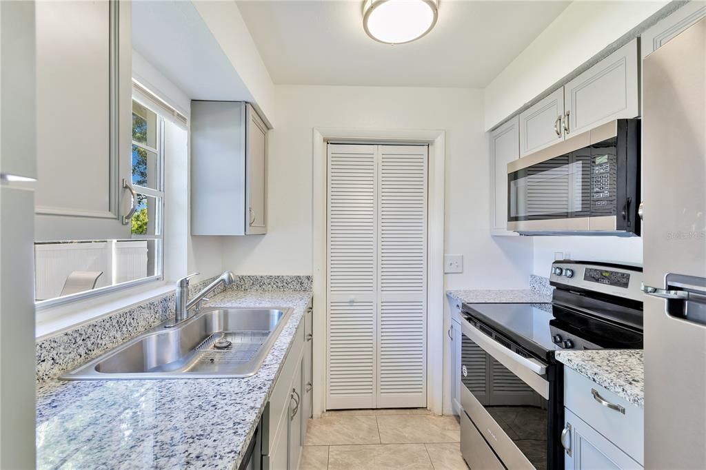 For Sale: $335,000 (3 beds, 2 baths, 1026 Square Feet)