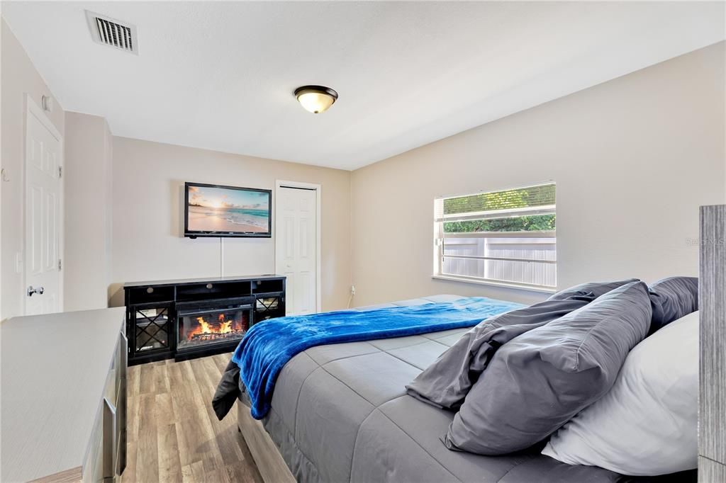 For Sale: $335,000 (3 beds, 2 baths, 1026 Square Feet)