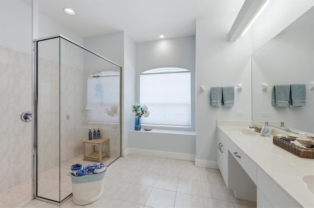 На продажу: $399,900 (3 спален, 2 ванн, 1672 Квадратных фут)