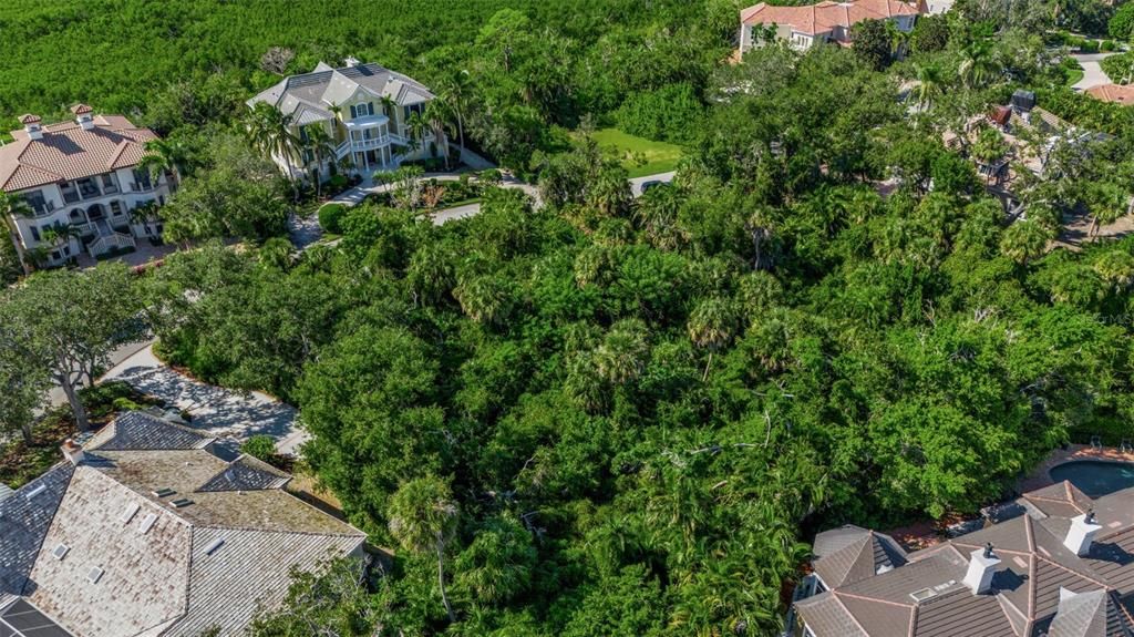 На продажу: $575,000 (0.40 acres)