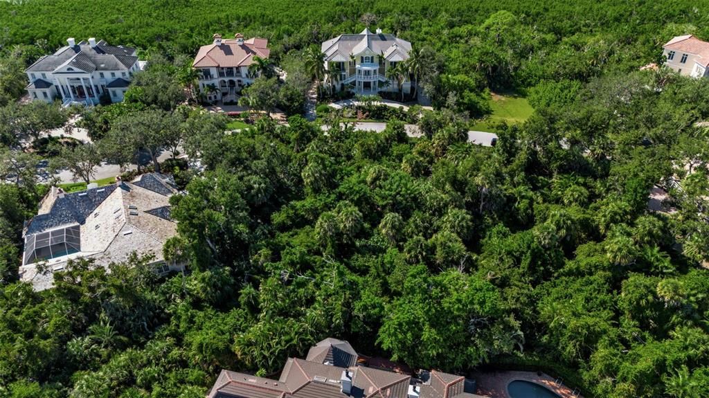 На продажу: $575,000 (0.40 acres)