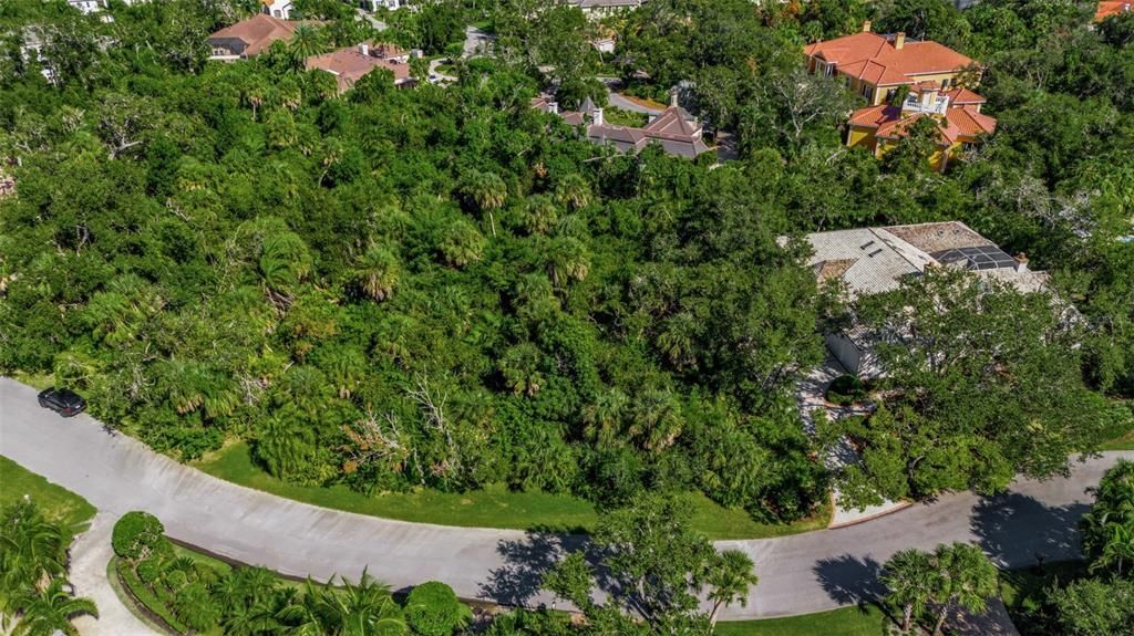 На продажу: $575,000 (0.40 acres)