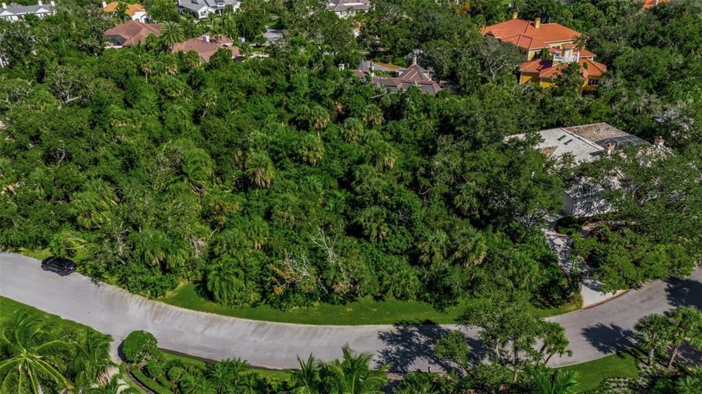 На продажу: $575,000 (0.40 acres)