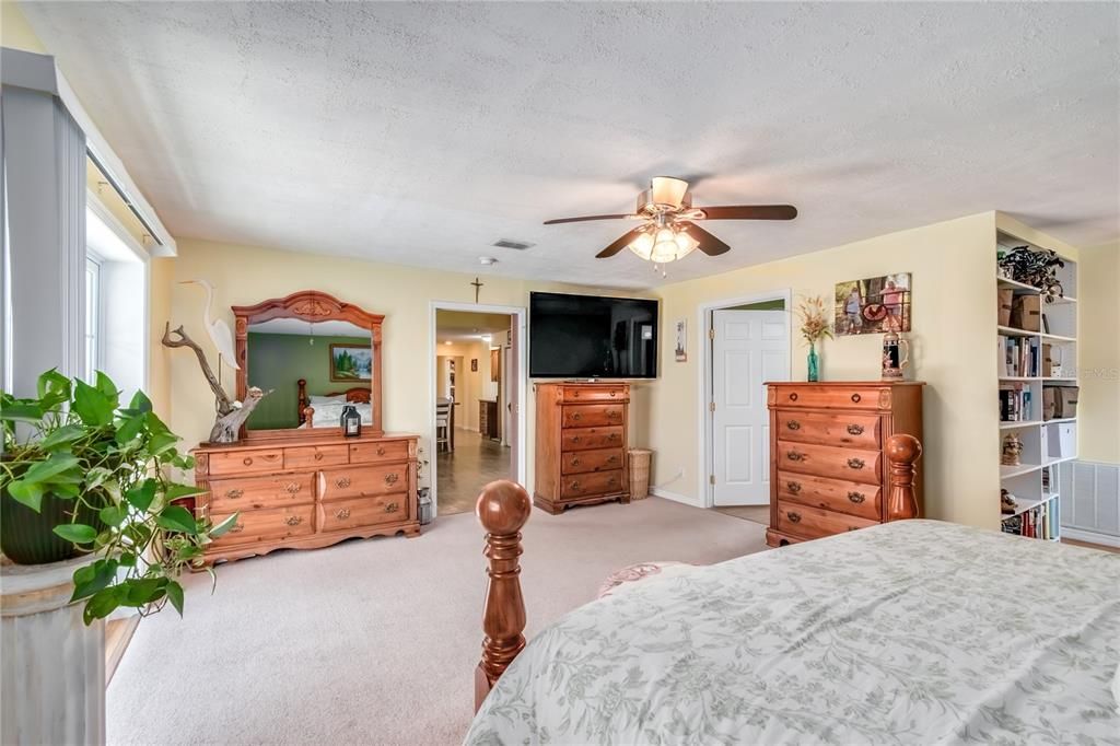 For Sale: $1,199,000 (4 beds, 3 baths, 2700 Square Feet)