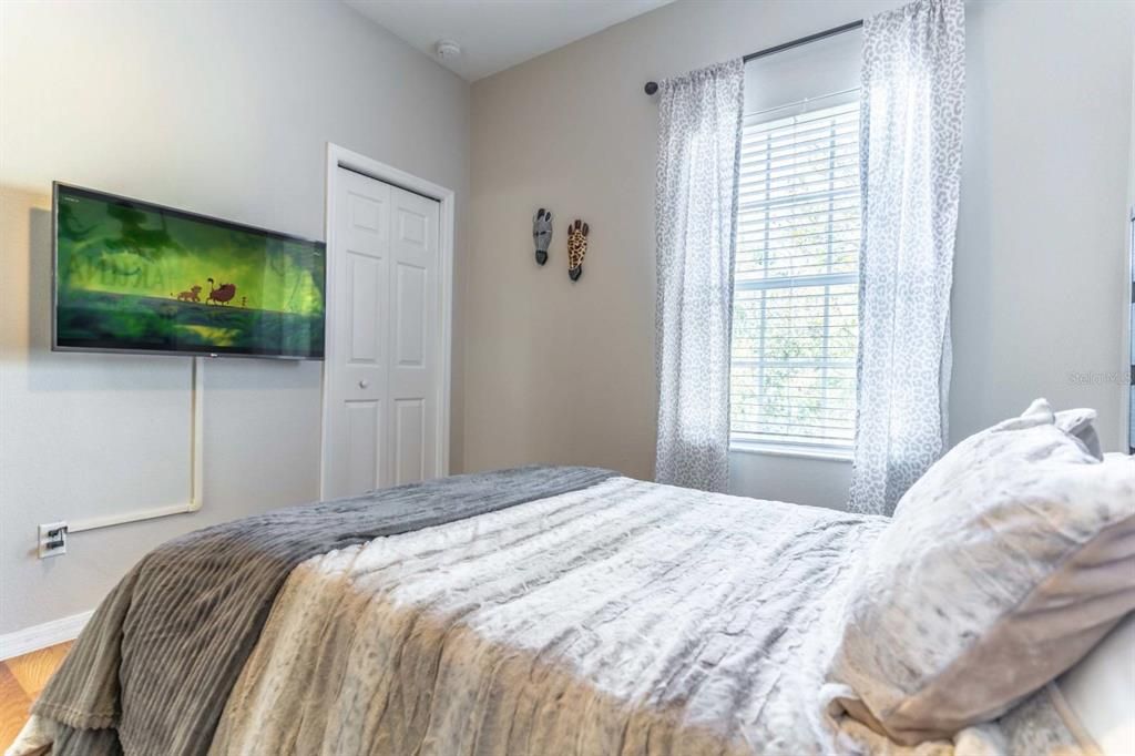 For Sale: $299,500 (3 beds, 2 baths, 1427 Square Feet)