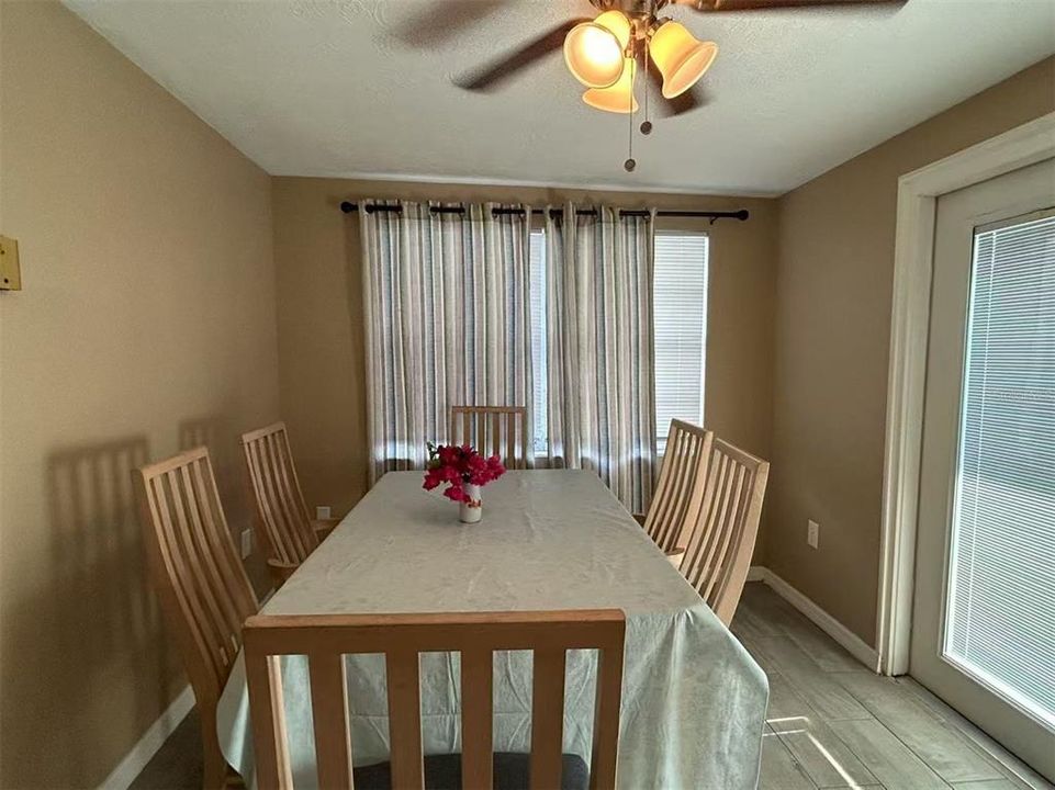 For Sale: $260,000 (2 beds, 1 baths, 956 Square Feet)