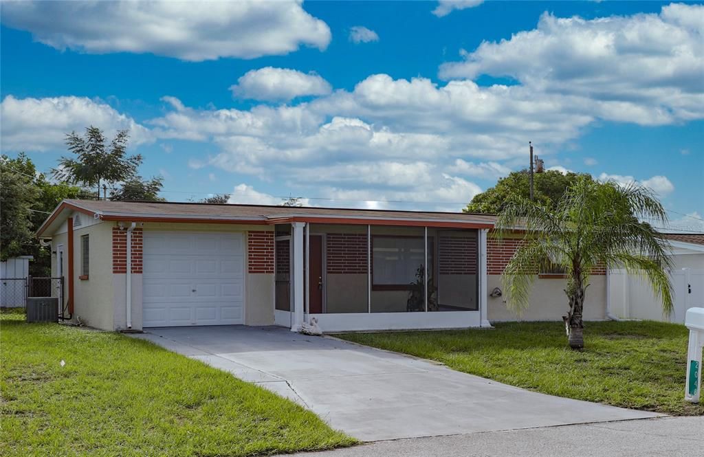 For Sale: $260,000 (2 beds, 1 baths, 956 Square Feet)