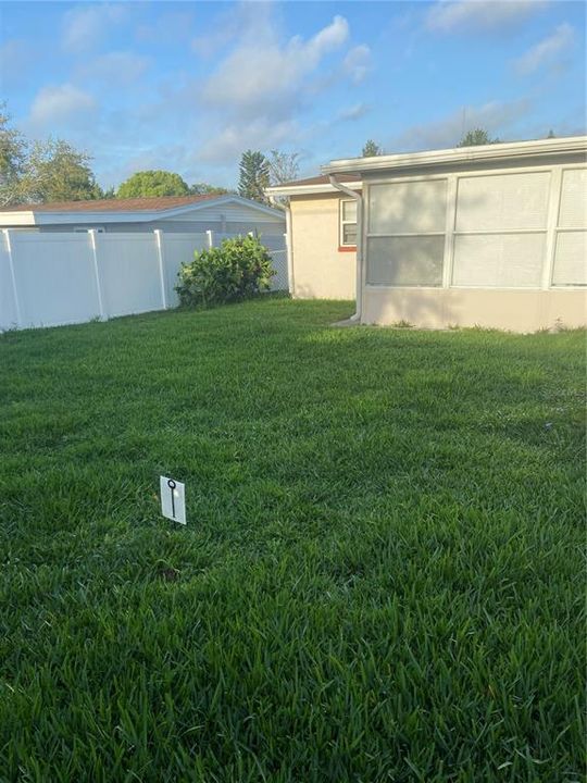 For Sale: $260,000 (2 beds, 1 baths, 956 Square Feet)