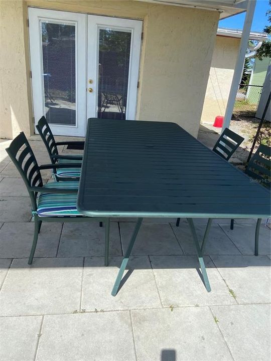 For Sale: $260,000 (2 beds, 1 baths, 956 Square Feet)