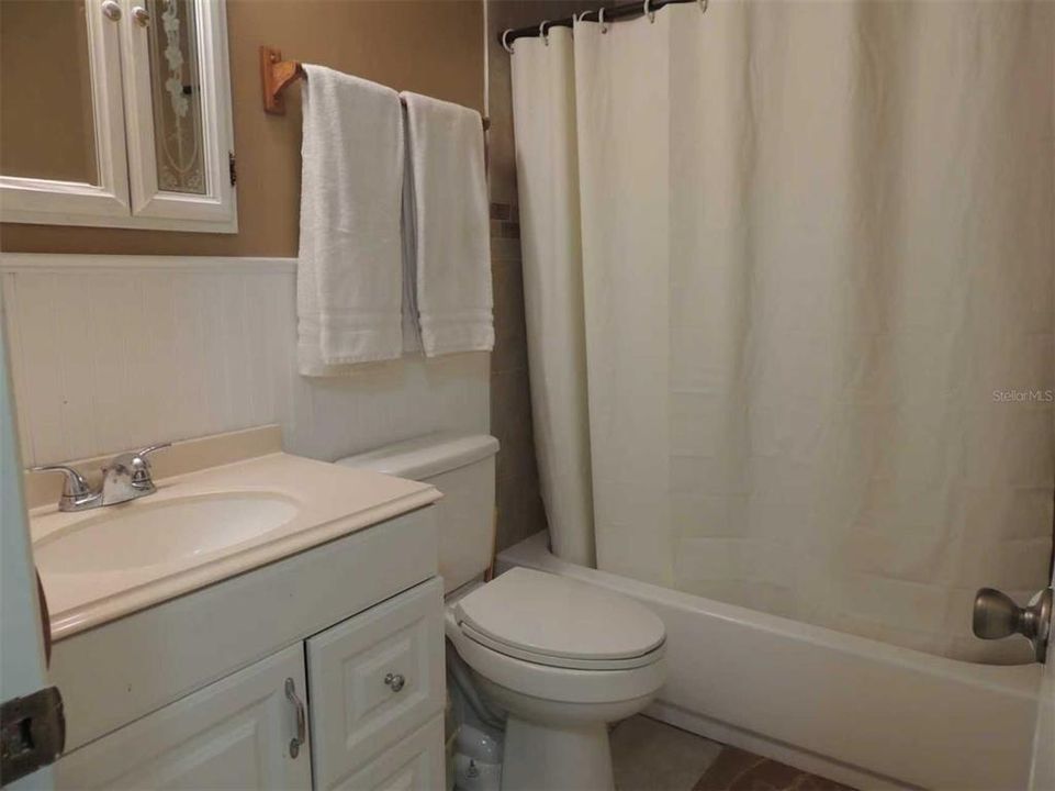 For Sale: $260,000 (2 beds, 1 baths, 956 Square Feet)