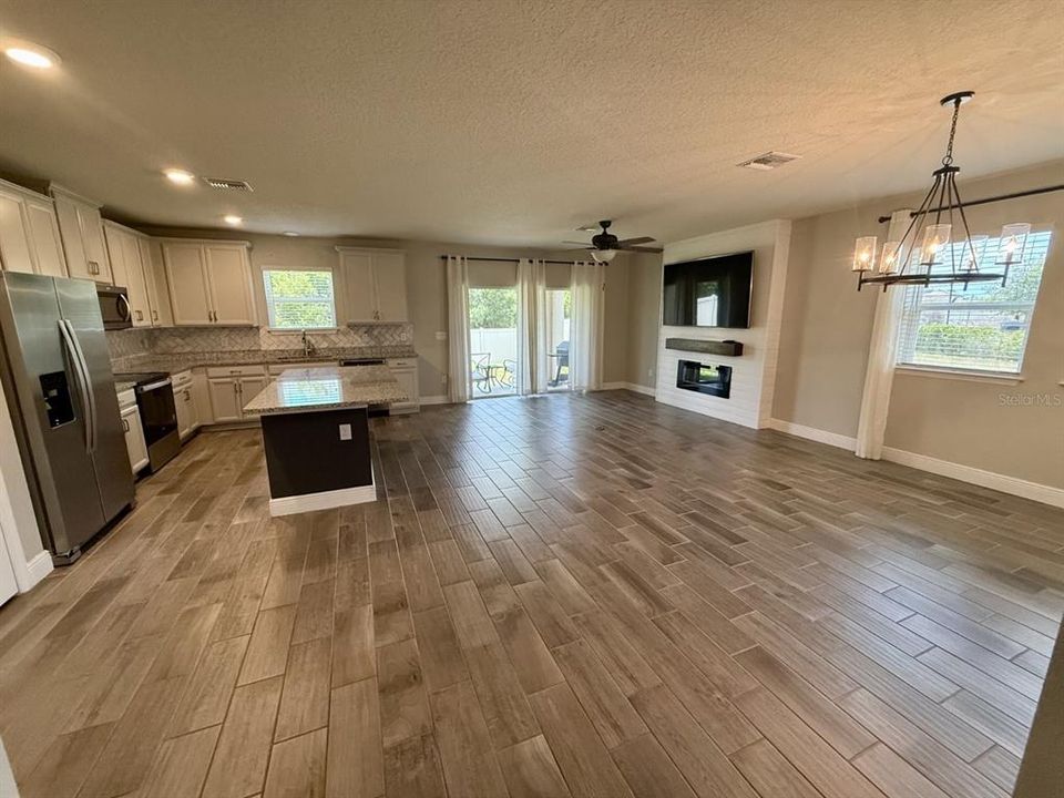 For Rent: $2,500 (3 beds, 2 baths, 1752 Square Feet)