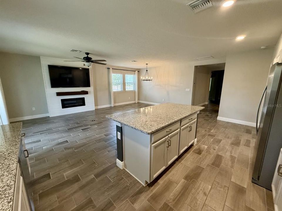 For Rent: $2,500 (3 beds, 2 baths, 1752 Square Feet)