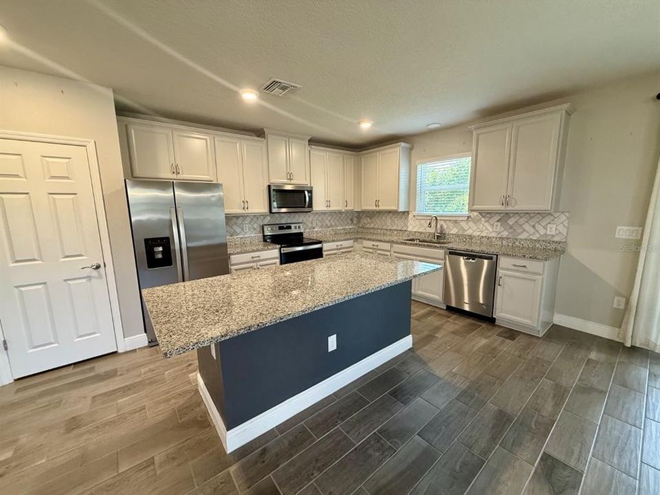 For Rent: $2,500 (3 beds, 2 baths, 1752 Square Feet)