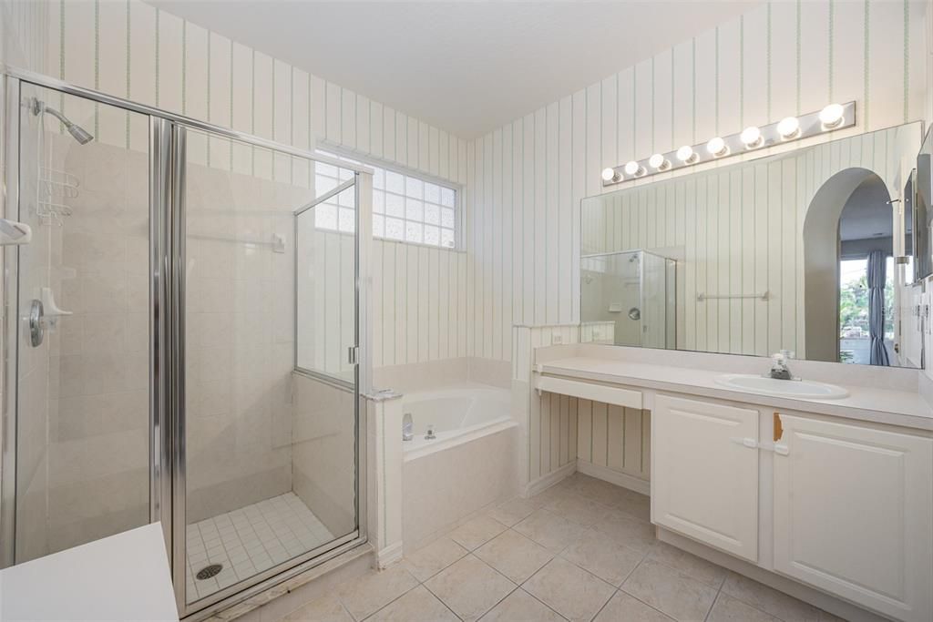 For Rent: $3,200 (3 beds, 2 baths, 1701 Square Feet)