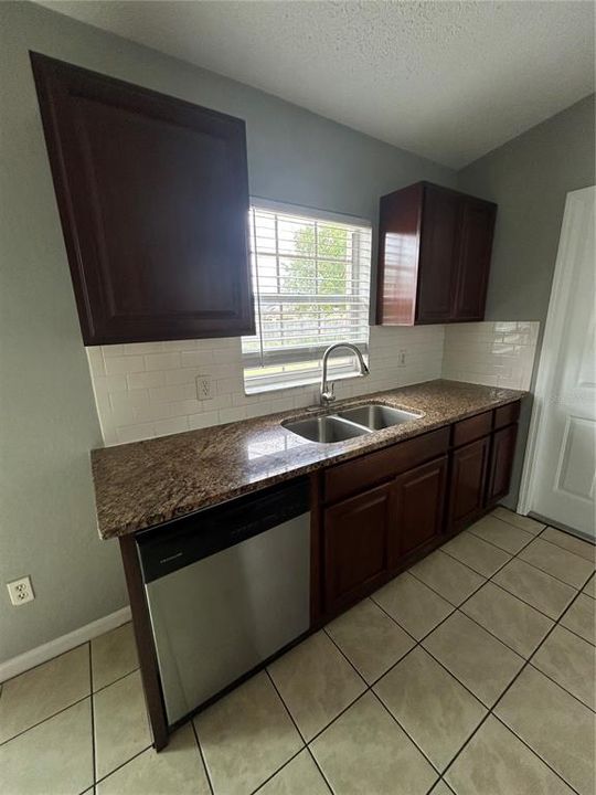 For Sale: $245,000 (3 beds, 2 baths, 1058 Square Feet)