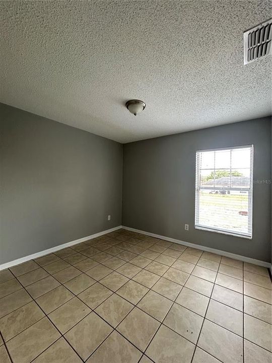 For Sale: $245,000 (3 beds, 2 baths, 1058 Square Feet)