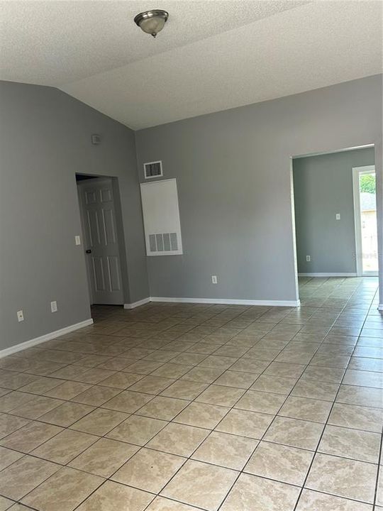 For Sale: $245,000 (3 beds, 2 baths, 1058 Square Feet)