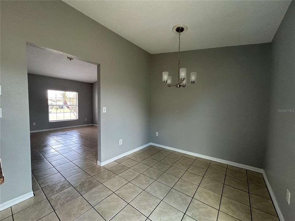 For Sale: $245,000 (3 beds, 2 baths, 1058 Square Feet)