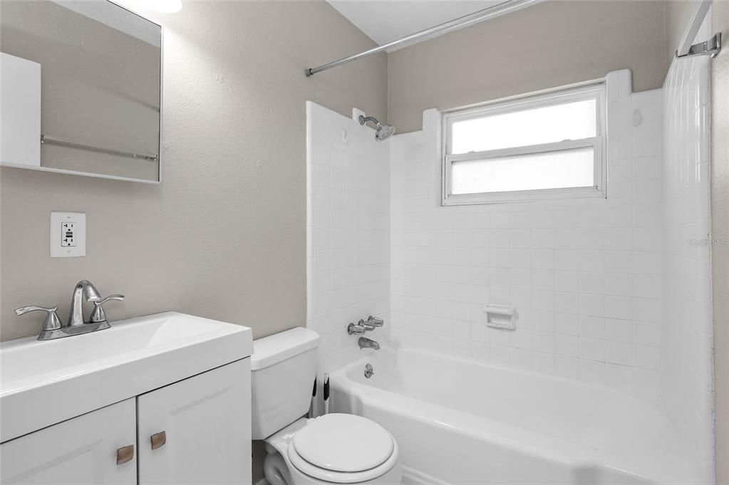 For Rent: $2,200 (2 beds, 1 baths, 725 Square Feet)
