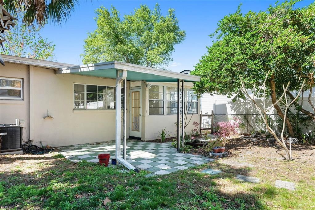 For Rent: $2,200 (2 beds, 1 baths, 725 Square Feet)