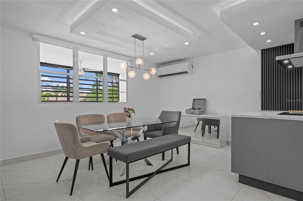 For Sale: $475,000 (2 beds, 2 baths, 1759 Square Feet)