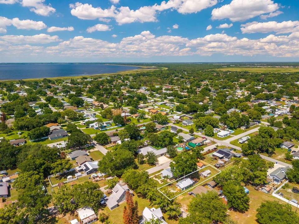 Active With Contract: $269,900 (2 beds, 1 baths, 800 Square Feet)