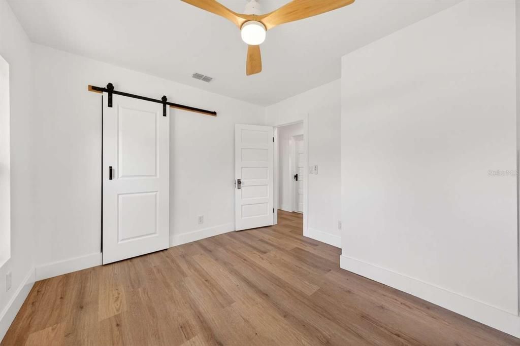 Active With Contract: $269,900 (2 beds, 1 baths, 800 Square Feet)
