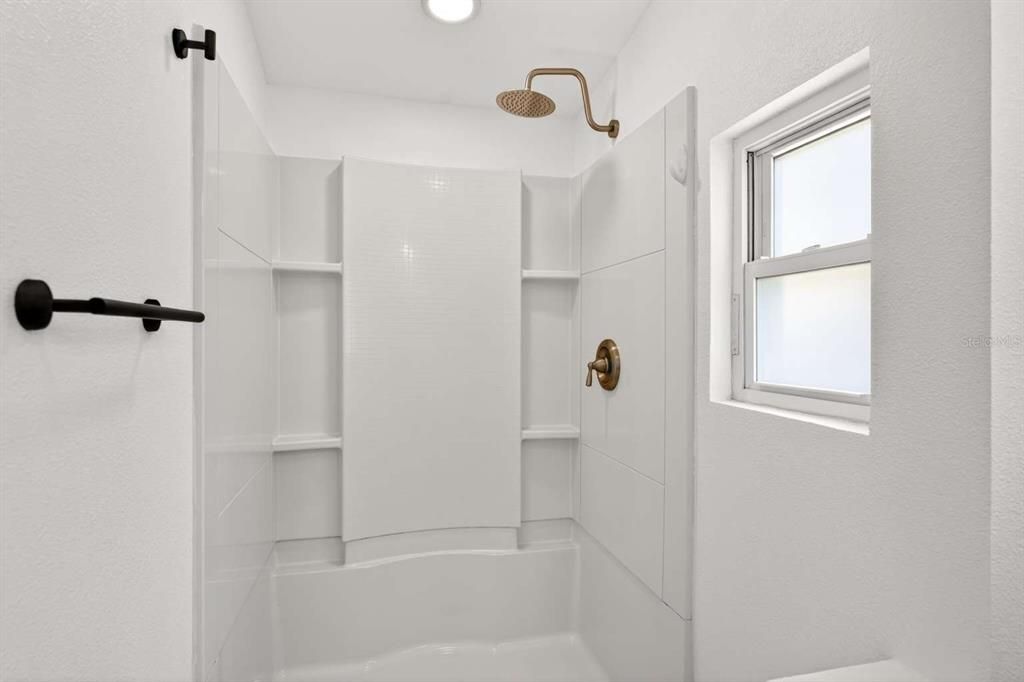 Active With Contract: $269,900 (2 beds, 1 baths, 800 Square Feet)