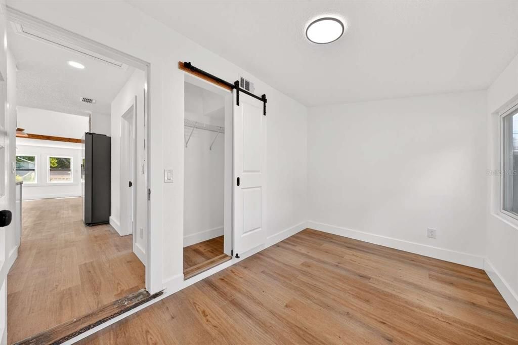 Active With Contract: $269,900 (2 beds, 1 baths, 800 Square Feet)