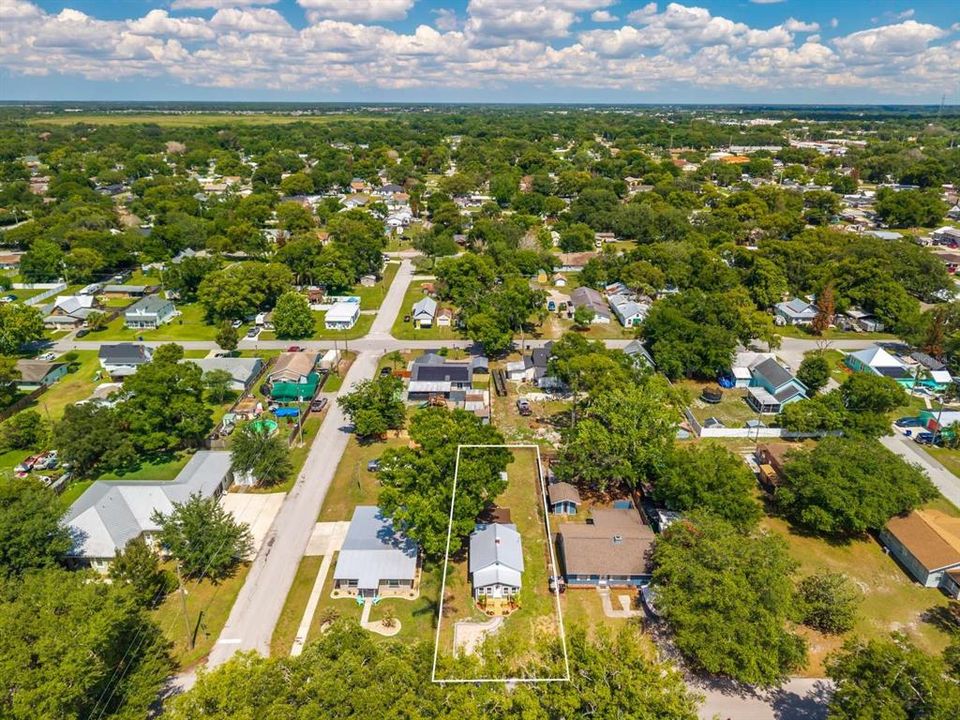 Active With Contract: $269,900 (2 beds, 1 baths, 800 Square Feet)